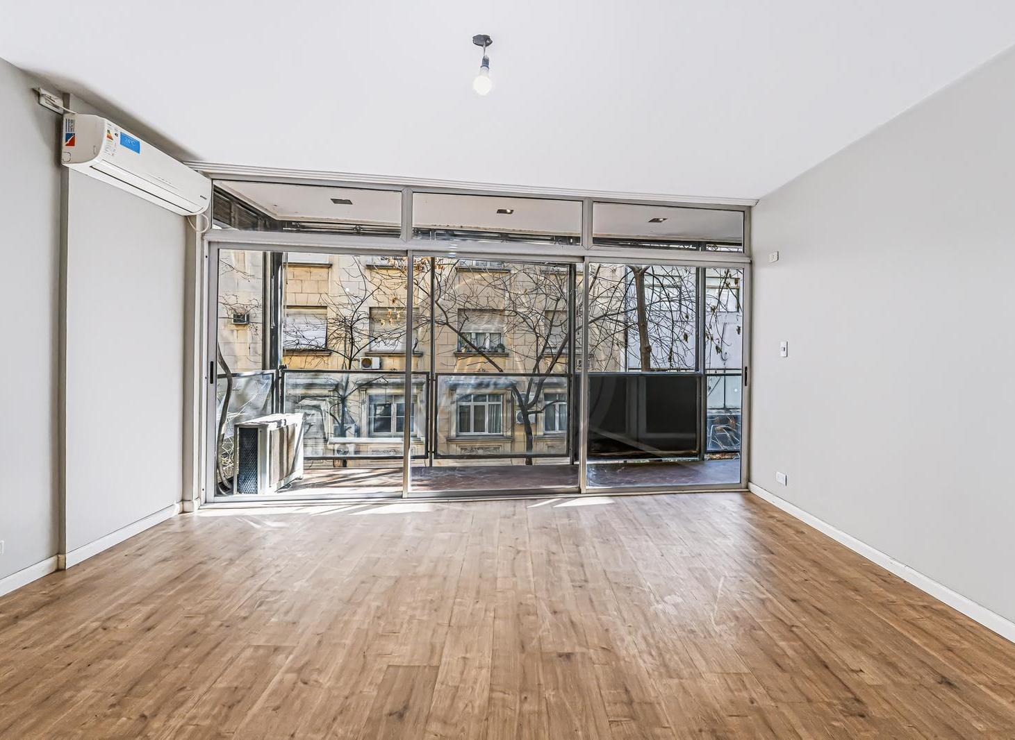 Foto de Departamento 4 ambientes con dependencia y cochera en venta - Apto, imagen 3