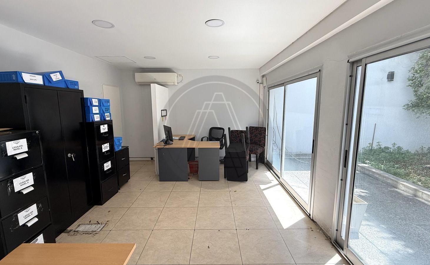 Foto de Edificio comercial con jardin y terraza propia en venta - Villa Martelli, imagen 1