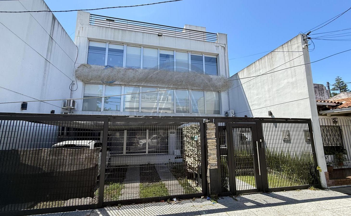Foto de Oficina comercial con jardin y terraza propia en venta - Villa Martelli, imagen 2