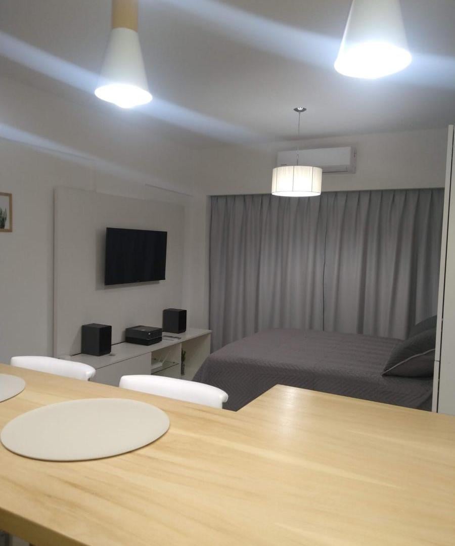 Foto de Departamento monoambiente con balcón amoblado en venta - Microcentro, imagen 1