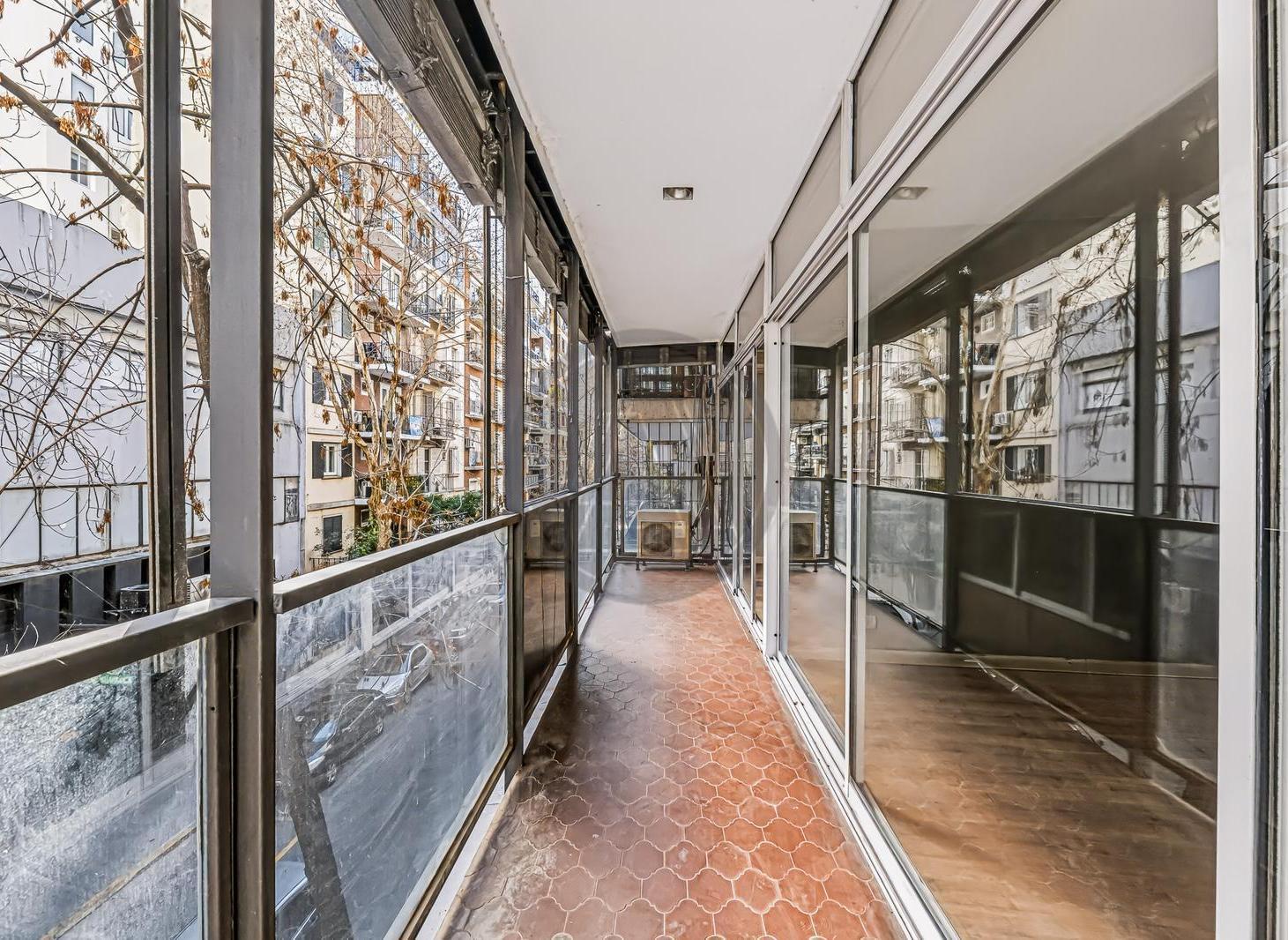 Foto de Departamento 4 ambientes con dependencia y cochera en venta - Apto, imagen 3