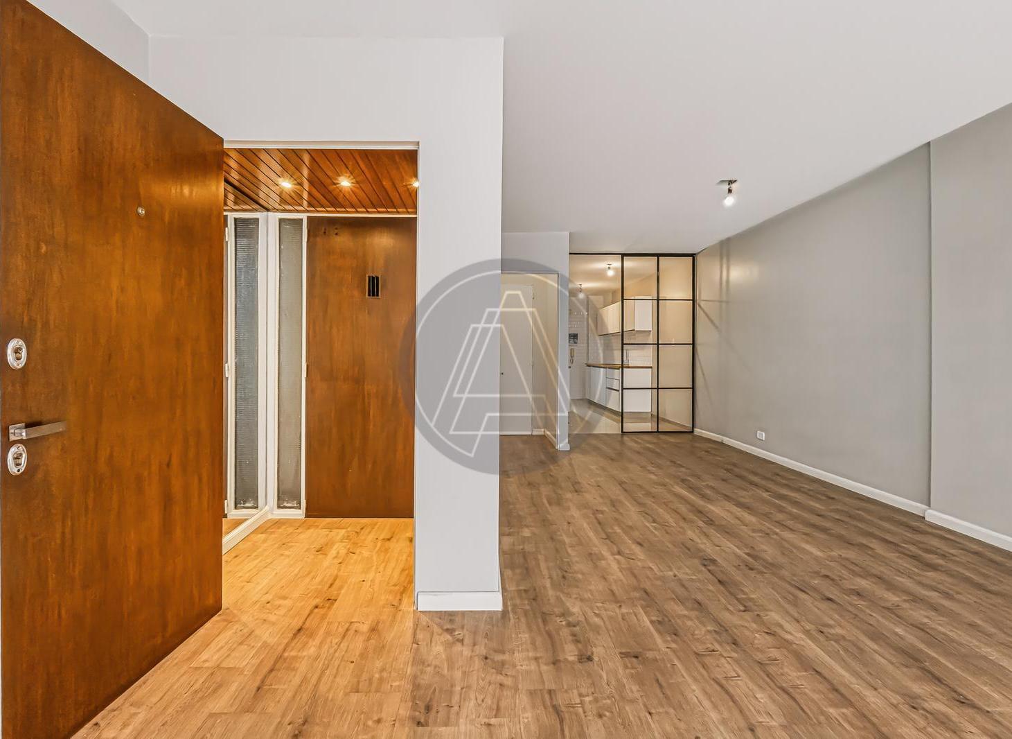 Foto de Departamento 4 ambientes con dependencia y cochera en venta - Apto, imagen 2