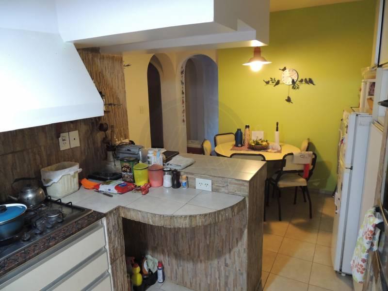 Foto de Casa 6 ambientes con cochera y pileta en Venta - Saavedra, imagen 3