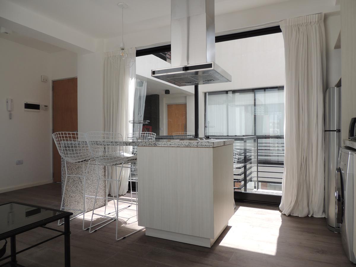 Foto de Departamento de dos ambientes amoblado con cochera propia en alquiler, imagen 3