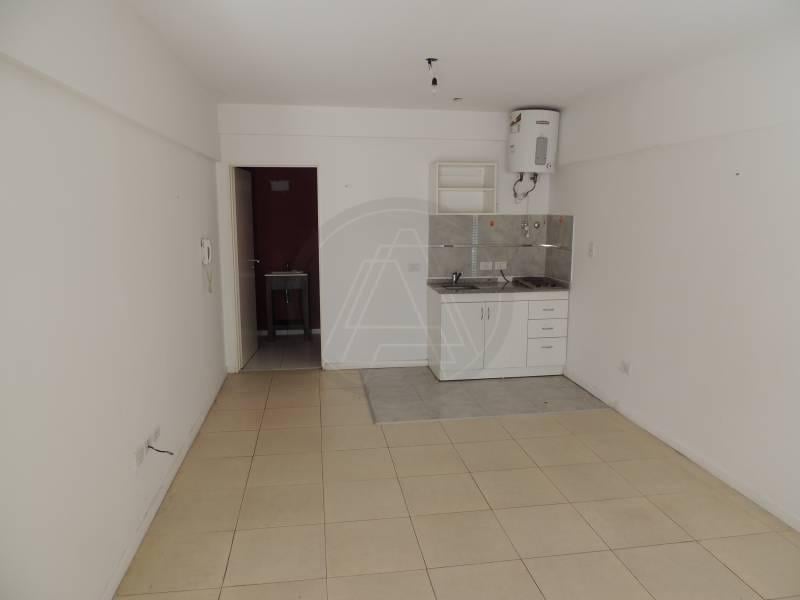 Foto de Departamento monoambiente con patio propio en venta - Monte Castro, imagen 3