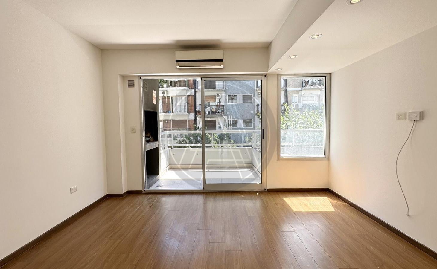 Foto de Gran departamento de 2 ambientes con cochera y parrilla en venta, imagen 3