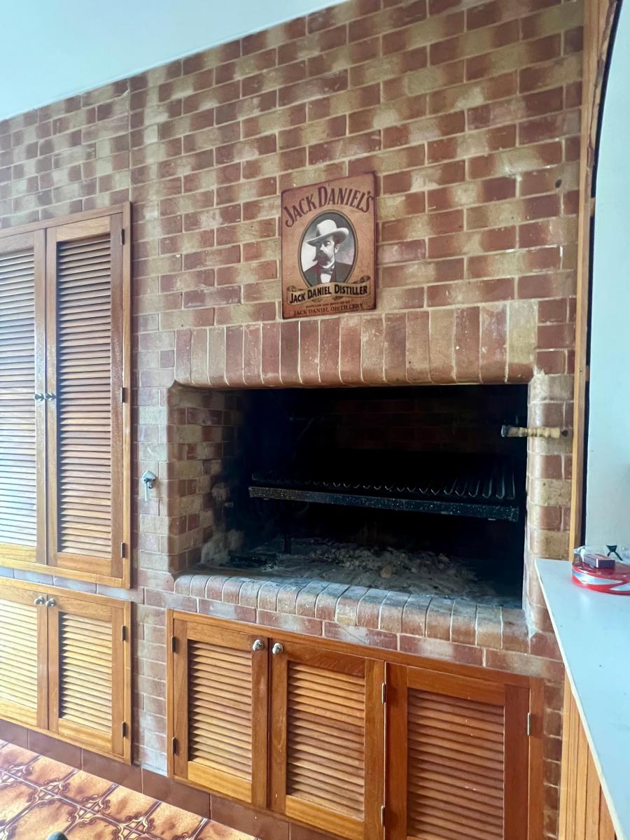 Piso de 6 o 7 Ambientes en Venta. Dos Balcones. Cochera y Baulera. 3