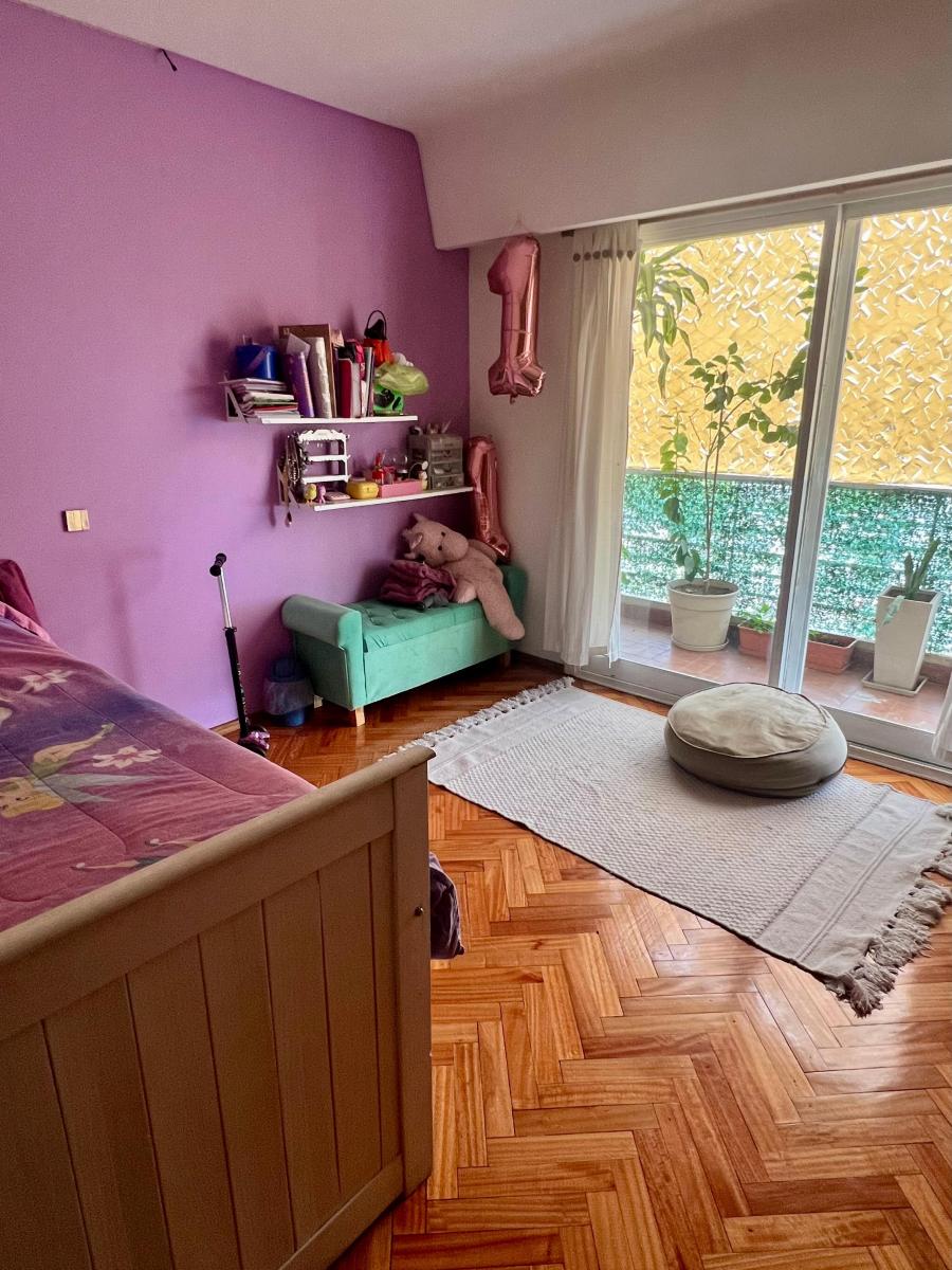 Piso de 6 o 7 Ambientes en Venta. Dos Balcones. Cochera y Baulera. 2