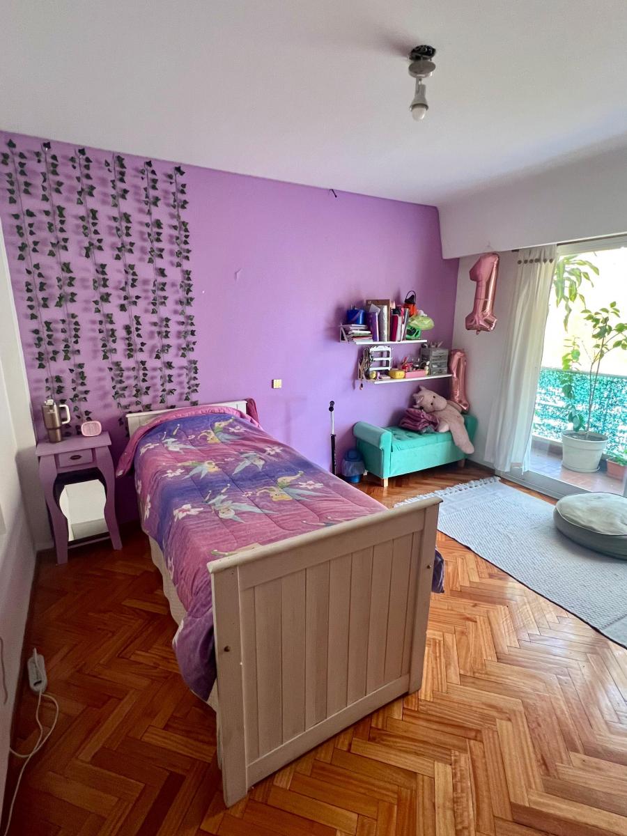 Piso de 6 o 7 Ambientes en Venta. Dos Balcones. Cochera y Baulera. 5