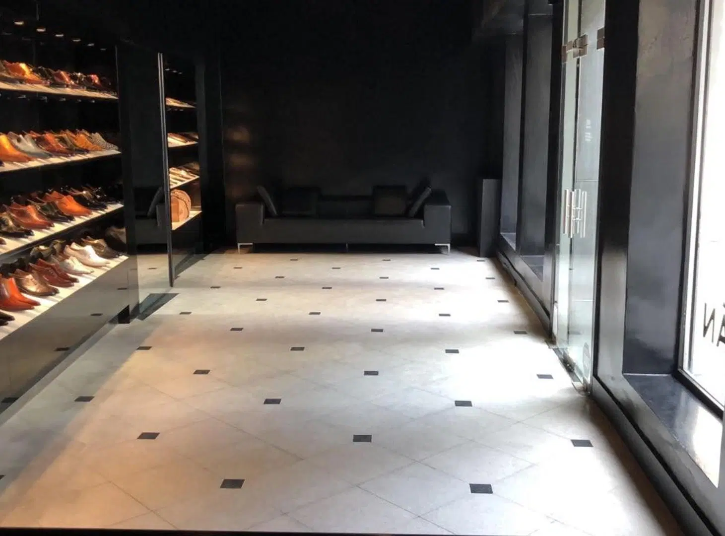 EXCLUSIVO LOCAL EN EDIFICIO KAVANAGH 3