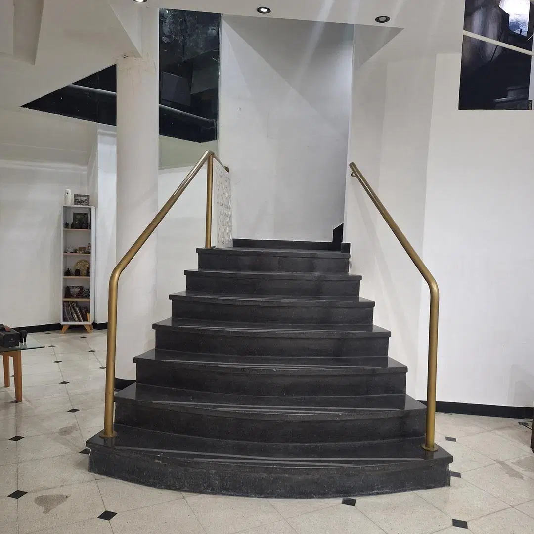 EXCLUSIVO LOCAL EN EDIFICIO KAVANAGH 4