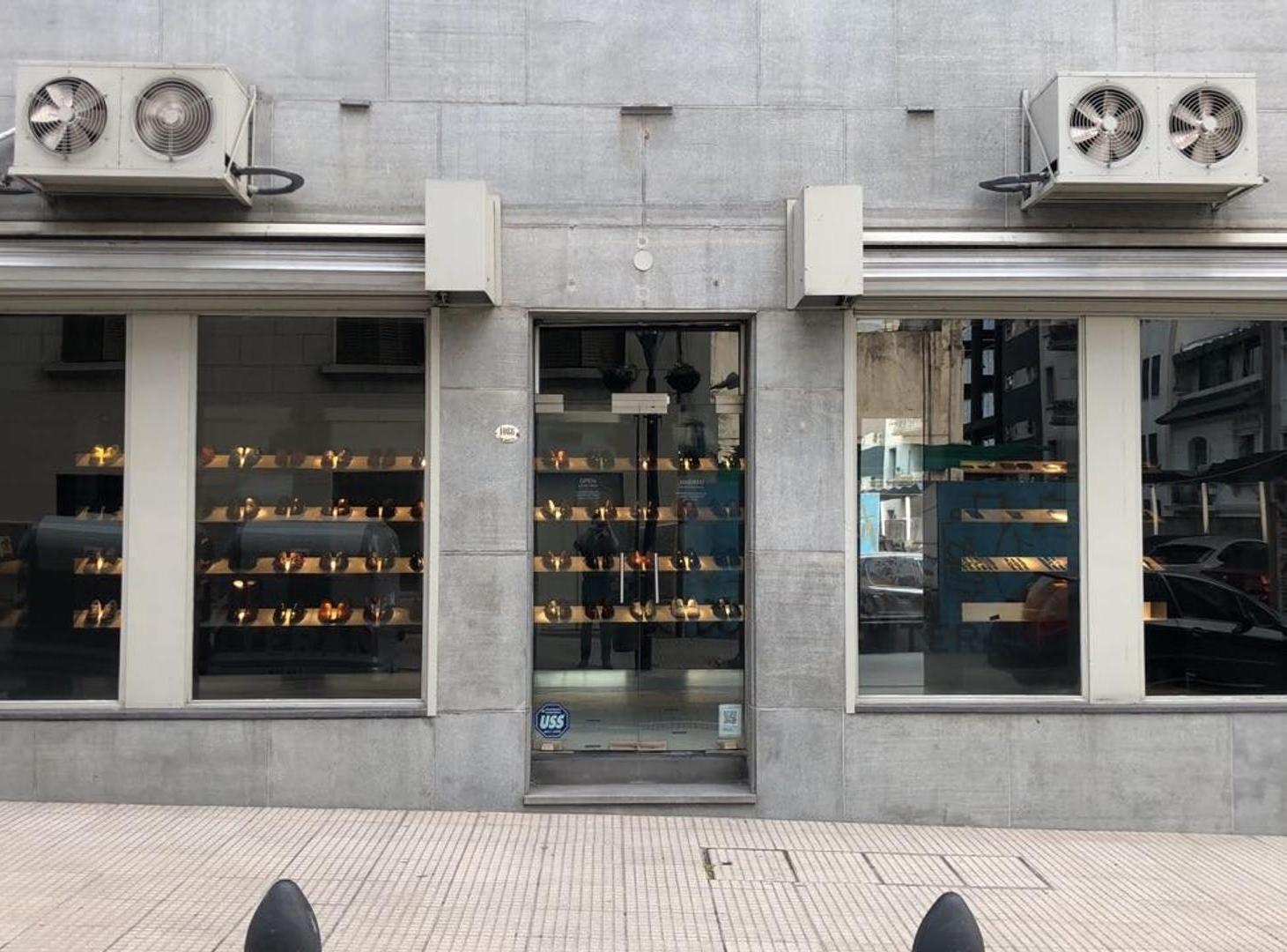 Foto de EXCLUSIVO LOCAL EN EDIFICIO KAVANAGH, imagen 3