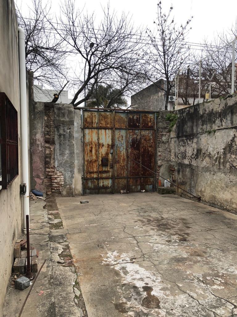 Venta Casa 3 Ambientes con Local a Refaccionar Pompeya 2