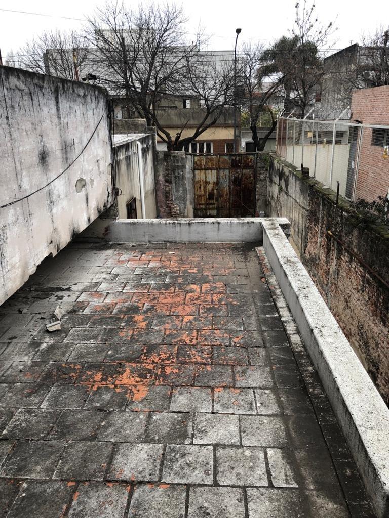 Venta Casa 3 Ambientes con Local a Refaccionar Pompeya 1