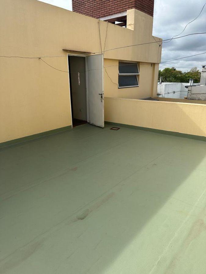 PH en Venta de 3 Dorm. C/ Cochera en Nueva Pompeya 2