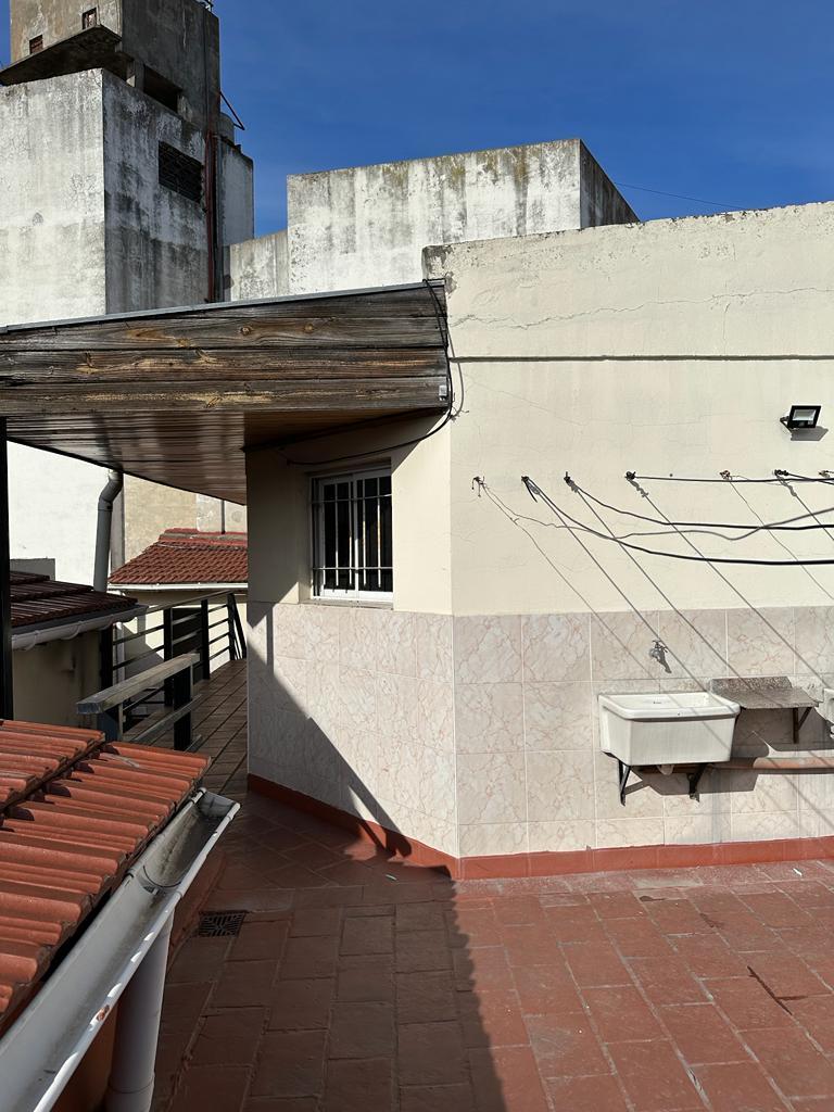 Casa con 12 Habitaciones Cada Una con Su Baño y un Local con Baño. 2