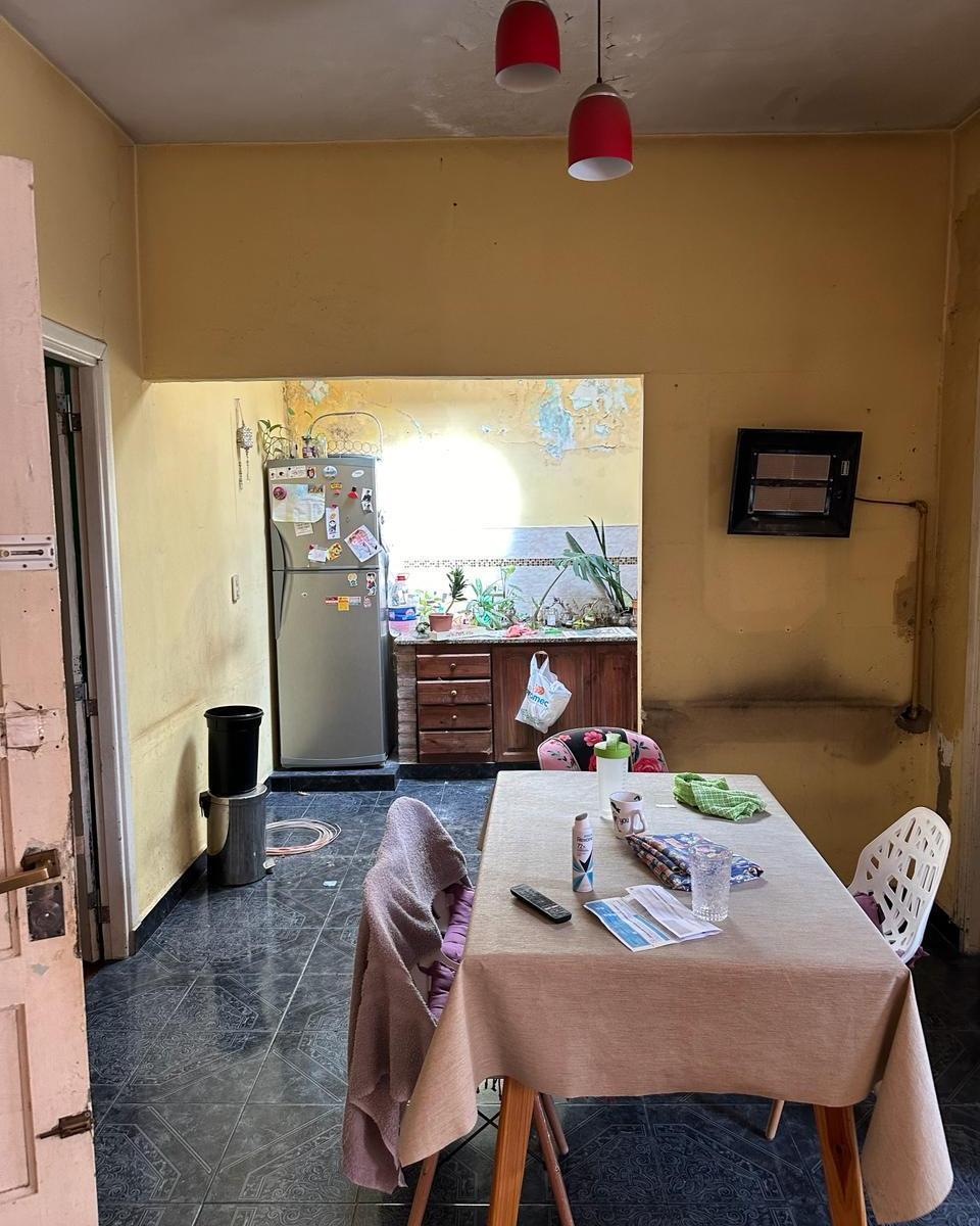 Casa con Dos Departamentos en Block Sobre Lote Propio 3