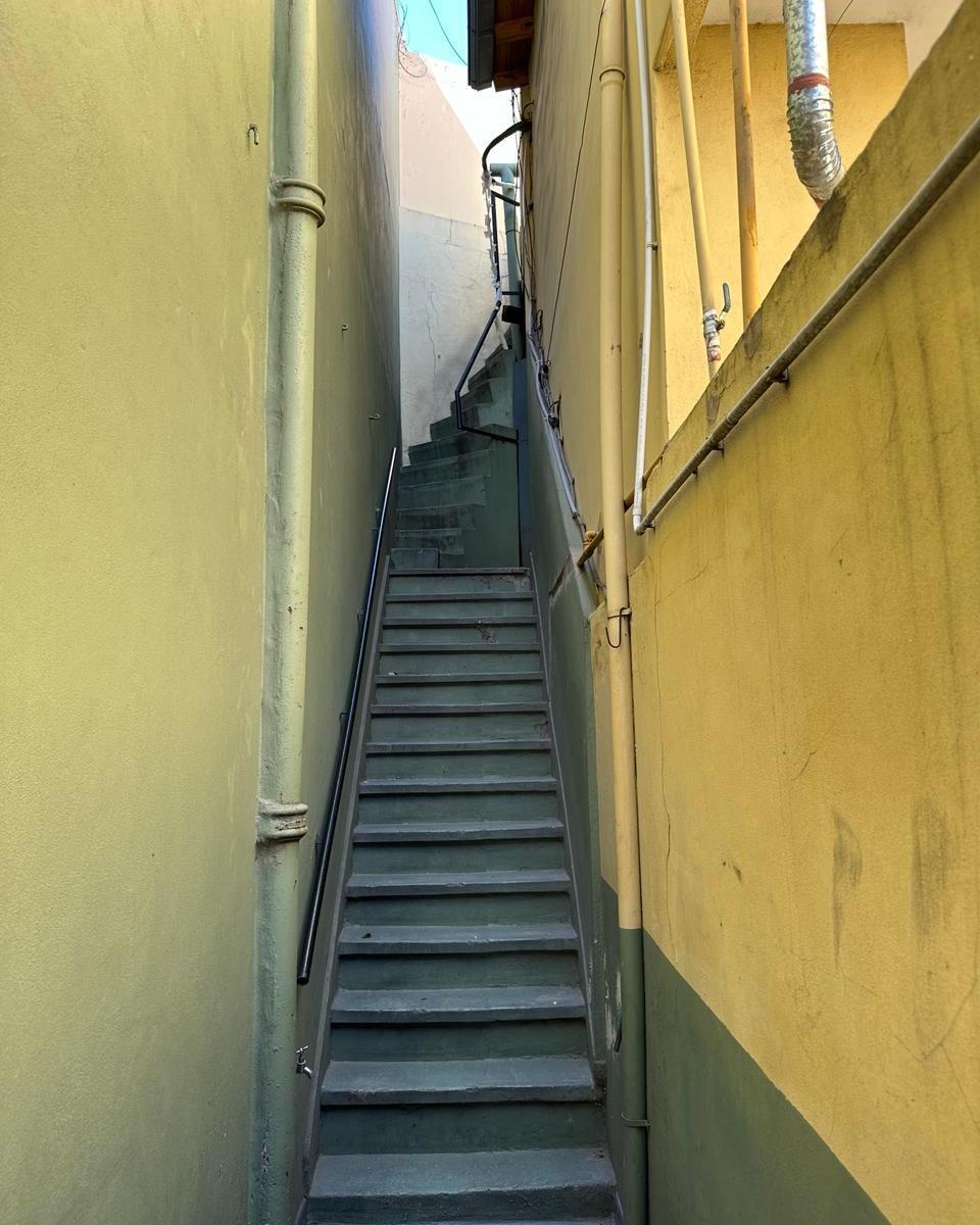 Casa con Dos Departamentos en Block Sobre Lote Propio 5