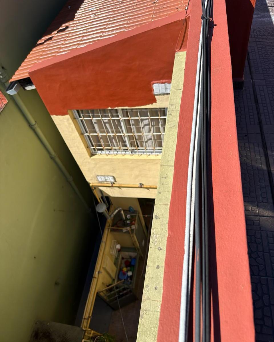 Casa con Dos Departamentos en Block Sobre Lote Propio 5