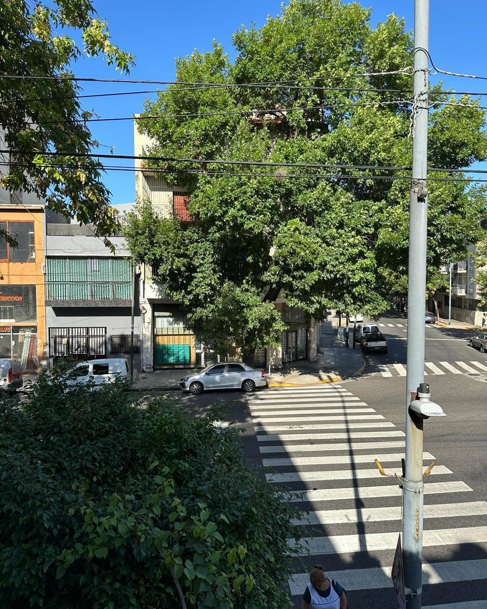 Casa en Esquina Muy Buena Ubicación 4