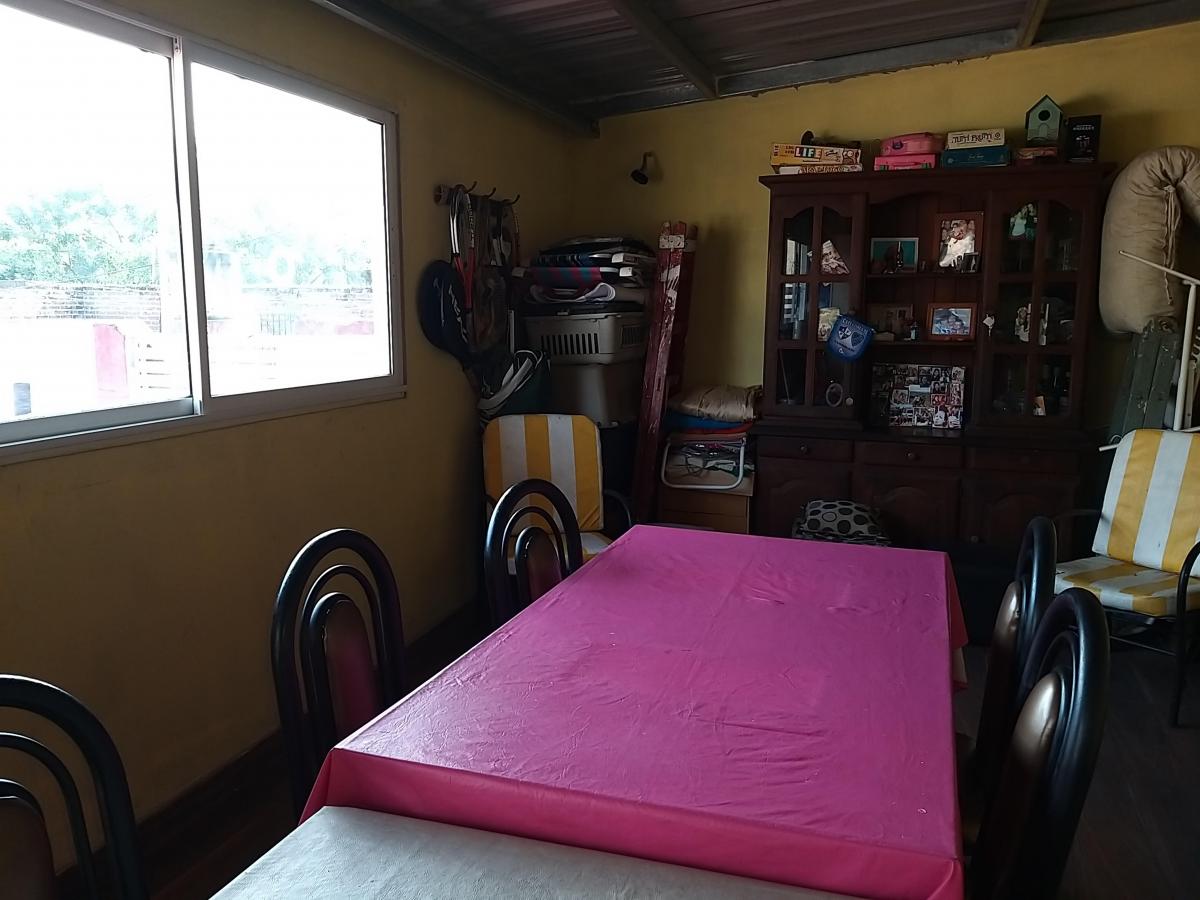 Casa con Cuatro Dorm. Quincho y Terraza 4