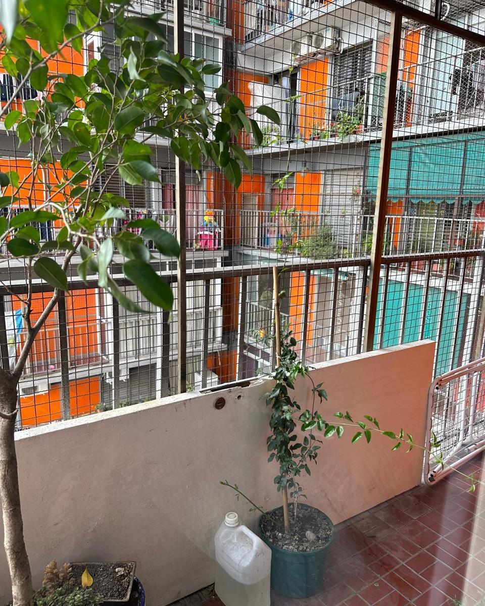Tres Ambientes con Balcon en Muy Buen Estado 2