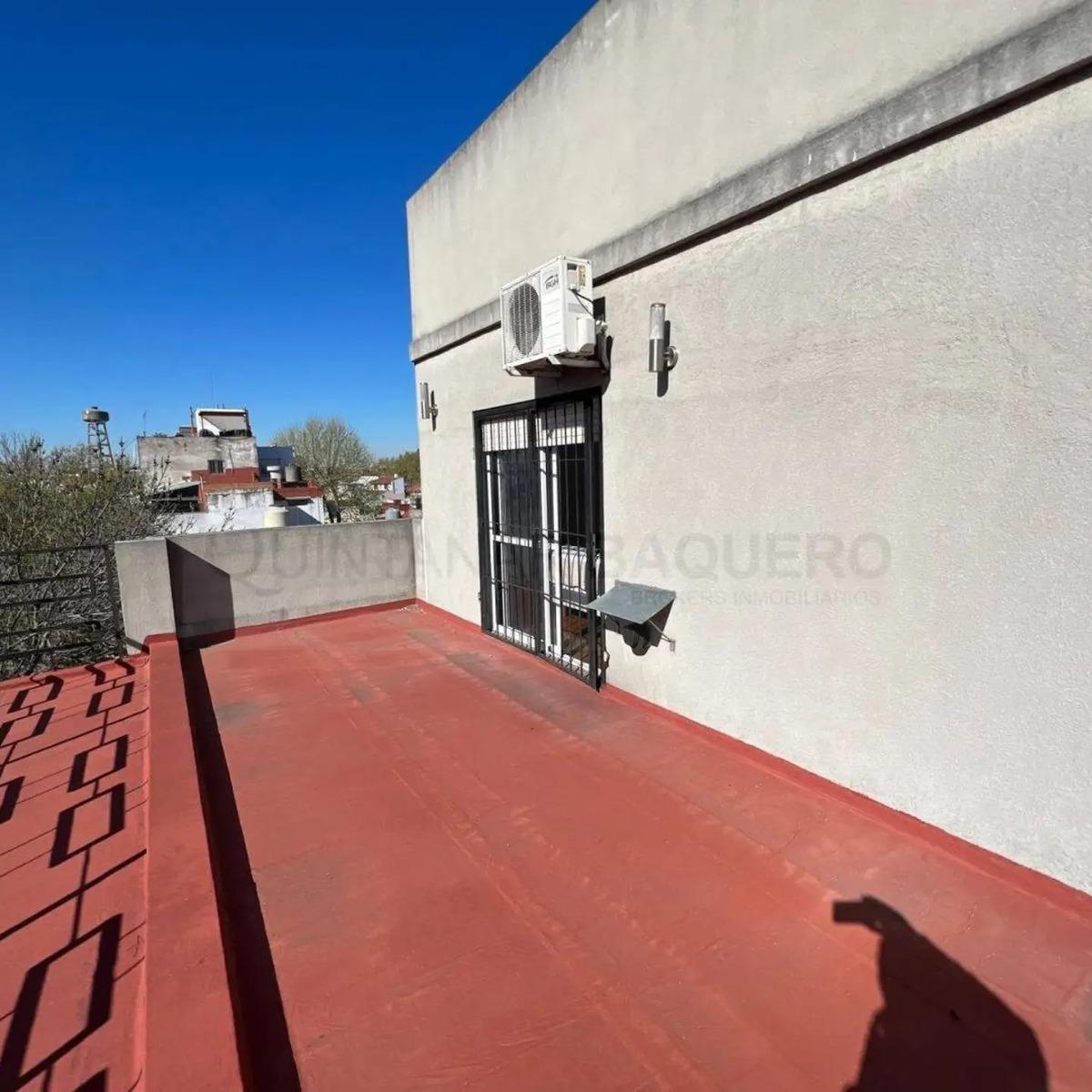Excelente Casa en Primer Piso, con Galpón en Planta Baja 3