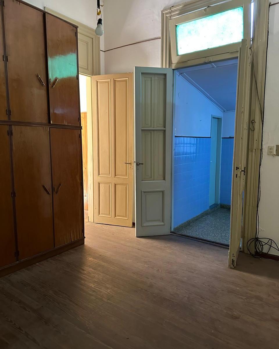Casa con Local Sobre Av Caseros 3985 3