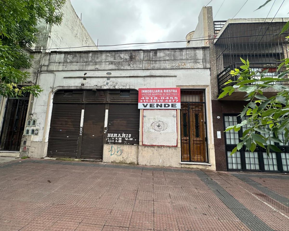 Casa con Local Sobre Av Caseros 3985 1