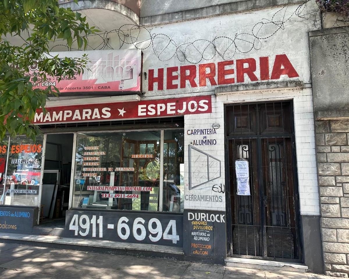 CASA CON LOCAL IDEAL PARA VIVIR Y TRABAJAR O INVERTIR.