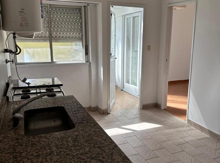 DEPARTAMENTO TIPO CASA 1° PISO POR ESCALERA CONTRAFRENTE 2