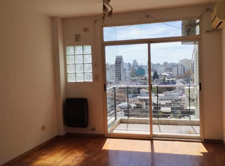 UN AMBIENTE CON BALCON AL CONTRAFRENTE 5