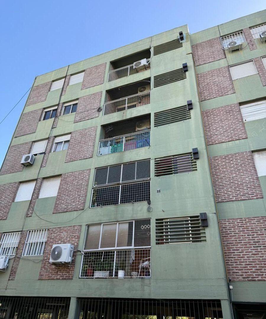 CUATRO AMBIENTES CON DOS BALCONES MUY LUMINOSO