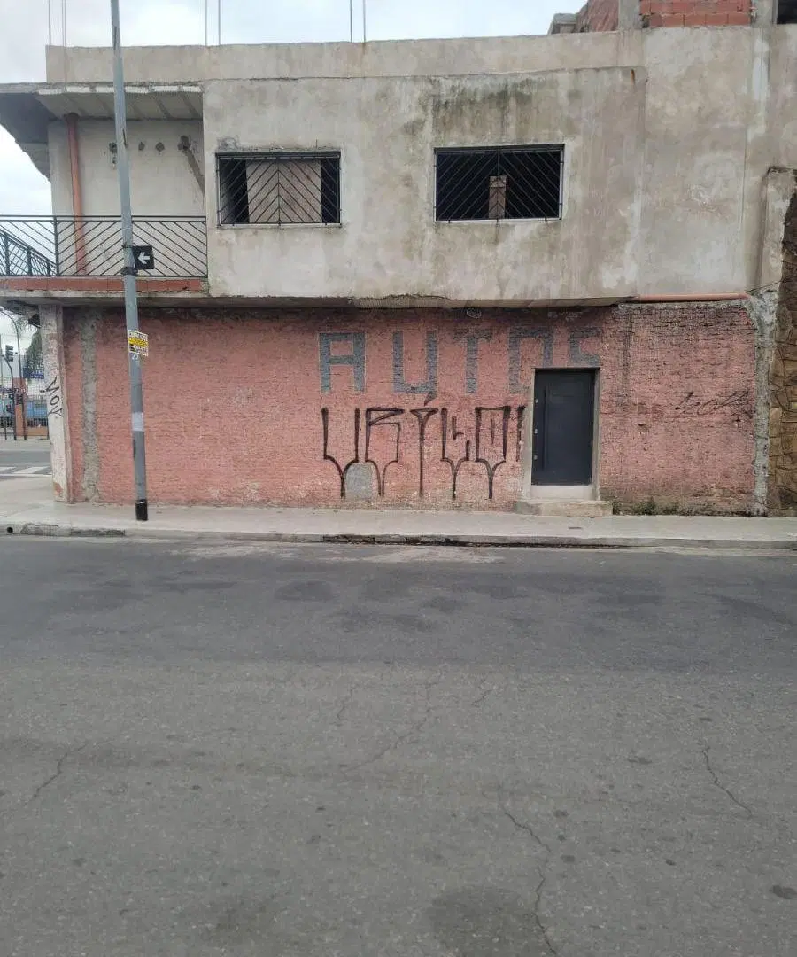 GALPÓN EN ESQUINA ESTRATÉGICA 4
