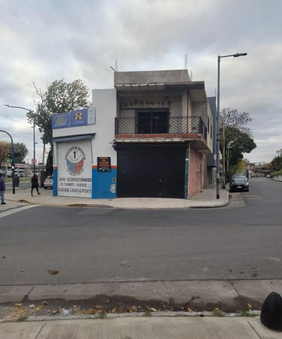 GALPÓN EN ESQUINA ESTRATÉGICA 3