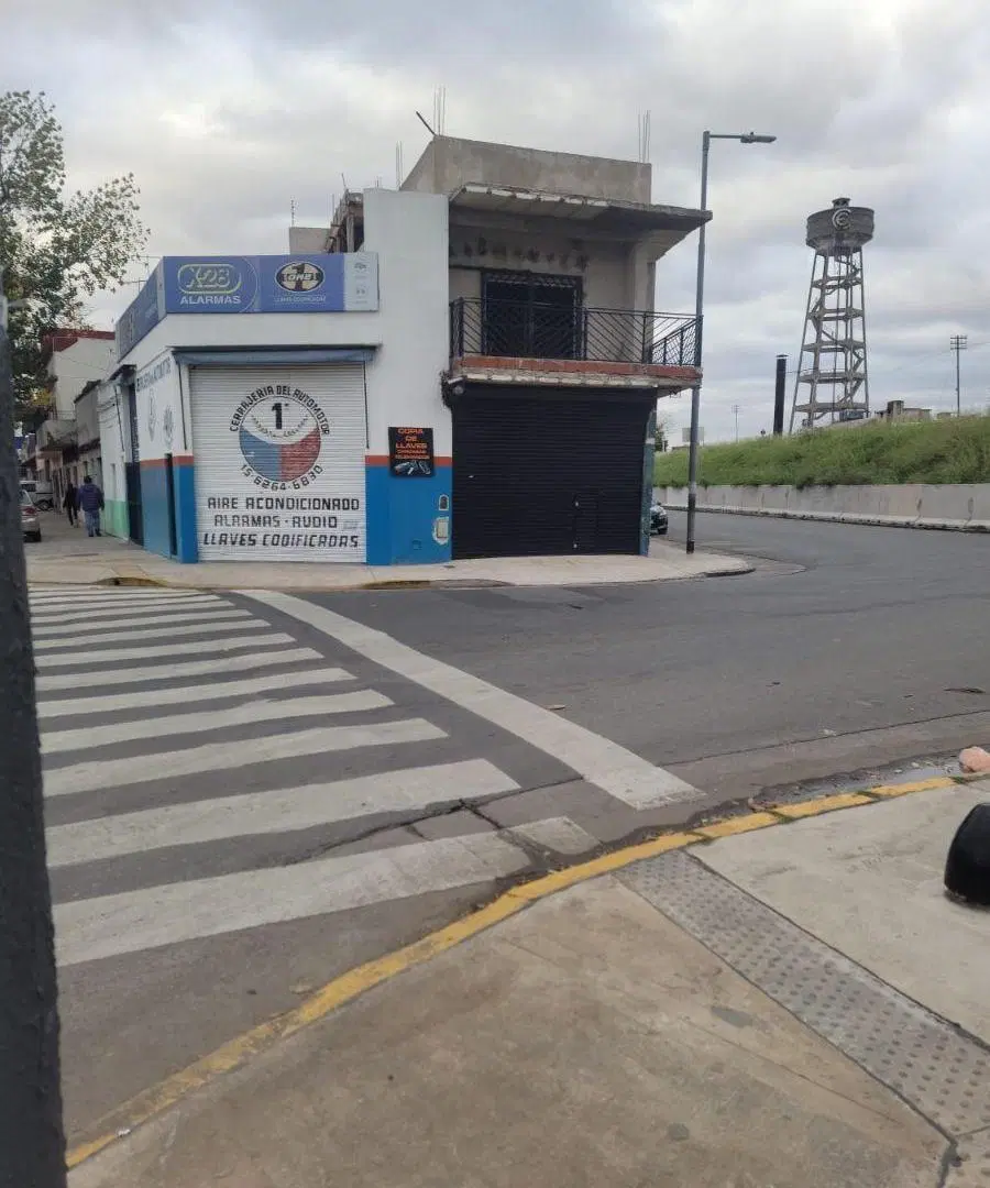 GALPÓN EN ESQUINA ESTRATÉGICA 2