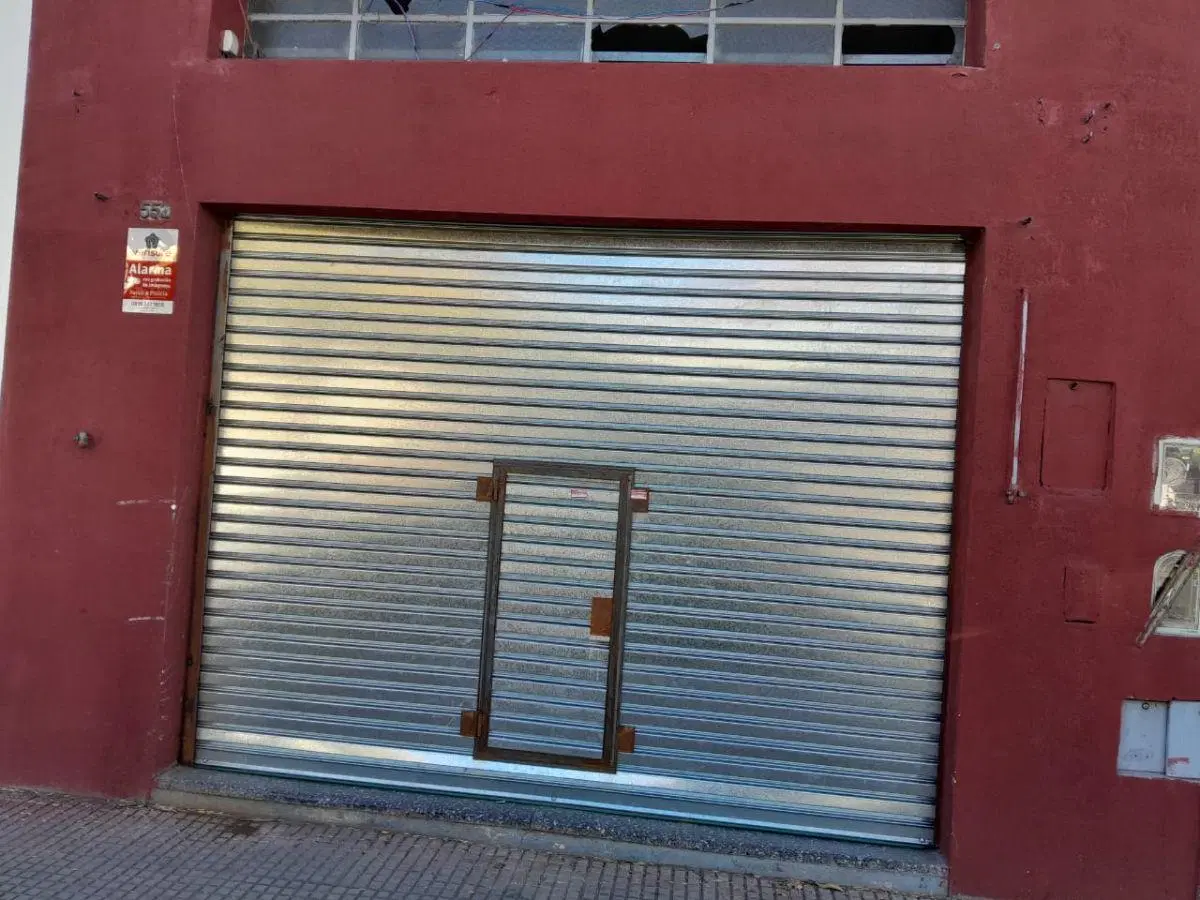 LOCAL SOBRE IMPORTANTE AV. CENTENERA 4