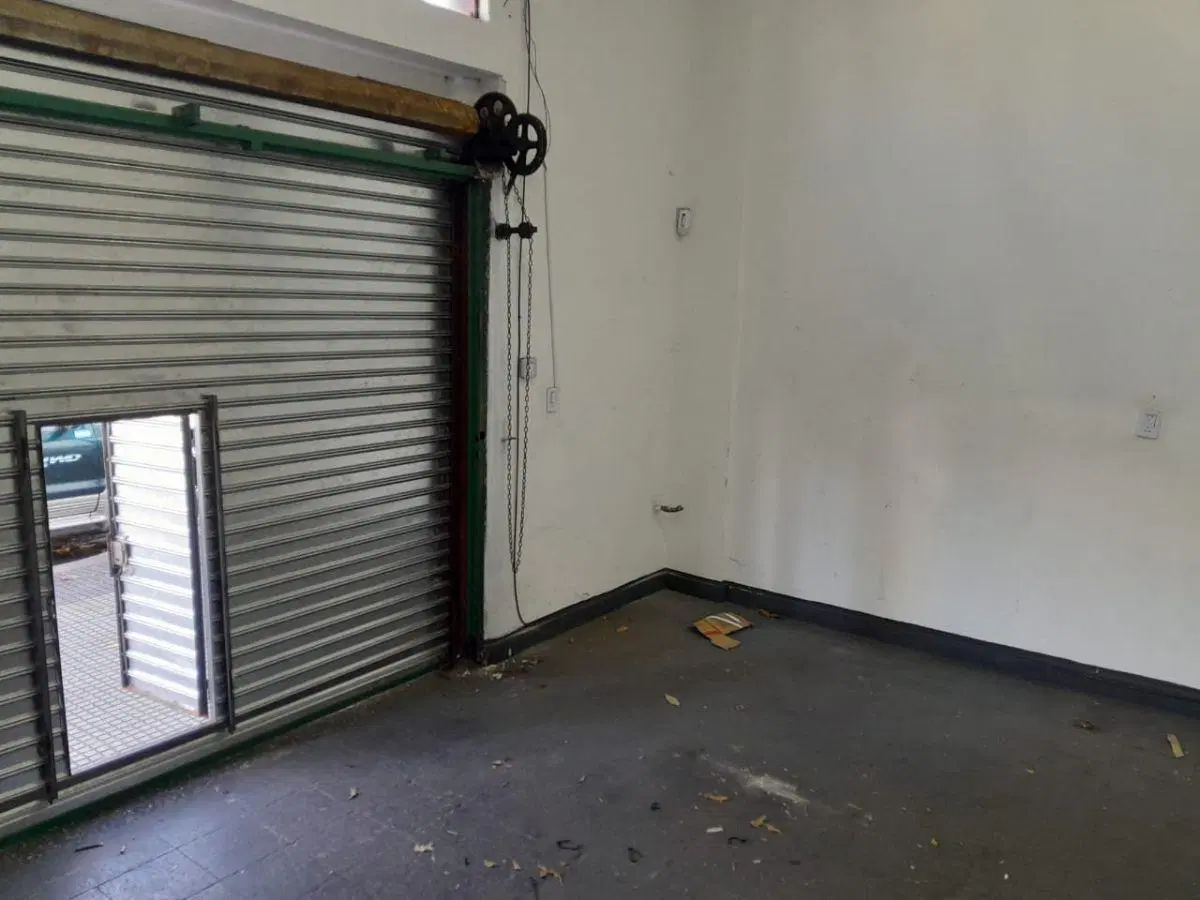 LOCAL SOBRE IMPORTANTE AV. CENTENERA 8