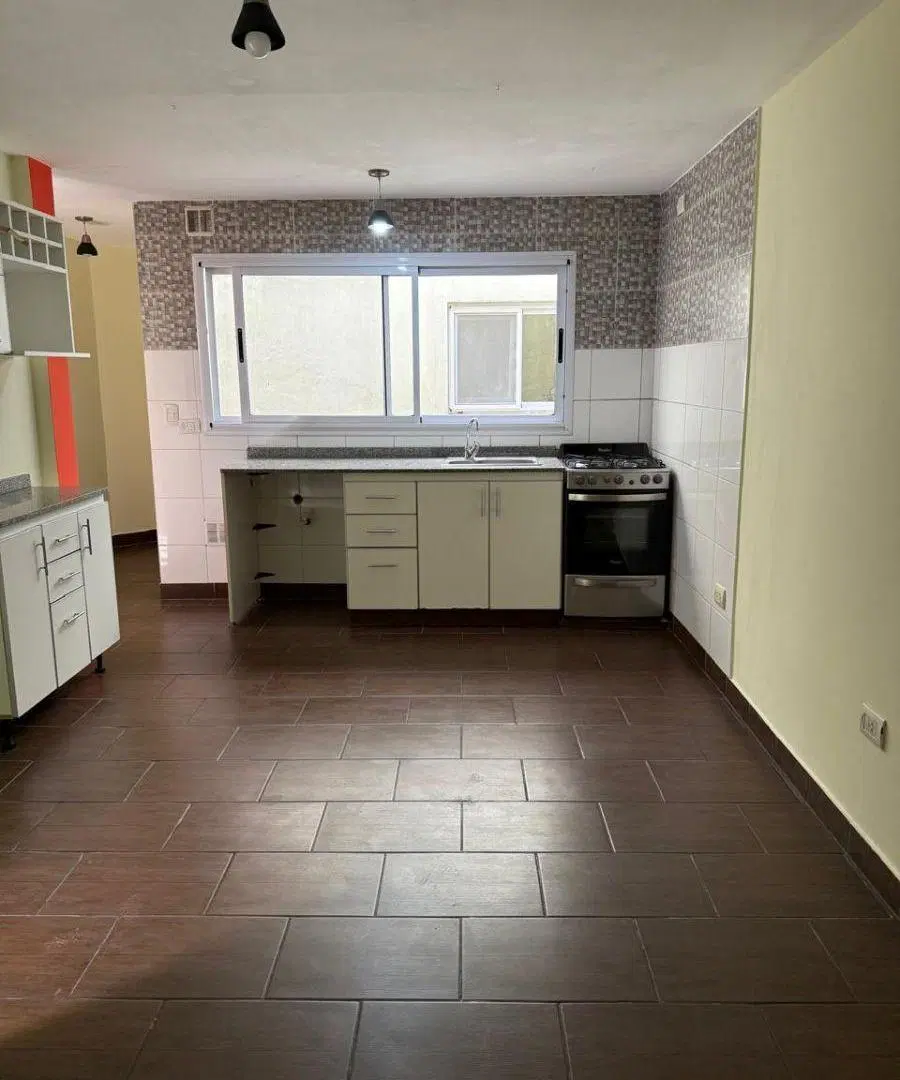 TRES AMBIENTES SEGUNDO PISO X ESCALERA 4