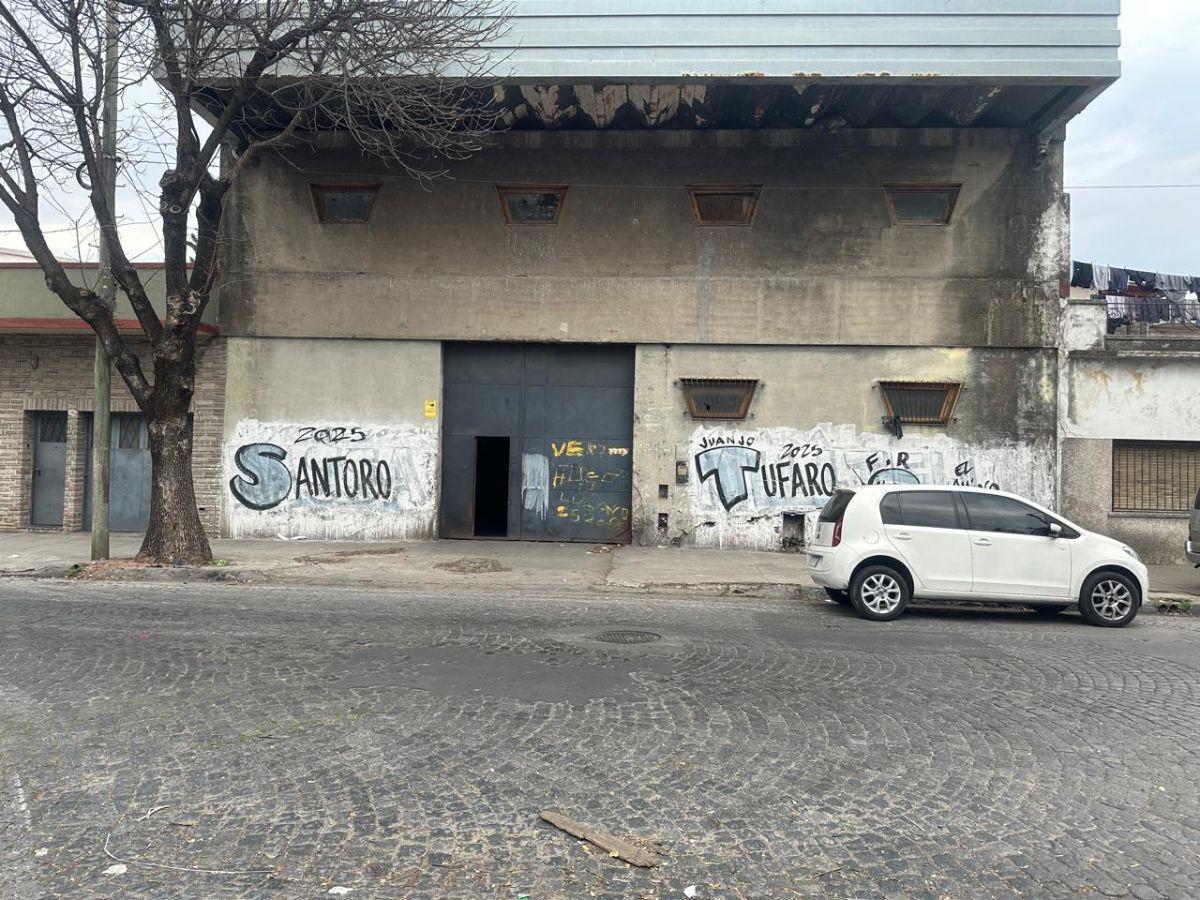 Foto de GALPÓN SOBRE LOTE DE 15 X 23 TODO CUBIERTO CON ENTRADA DE CAMIONES, imagen 5