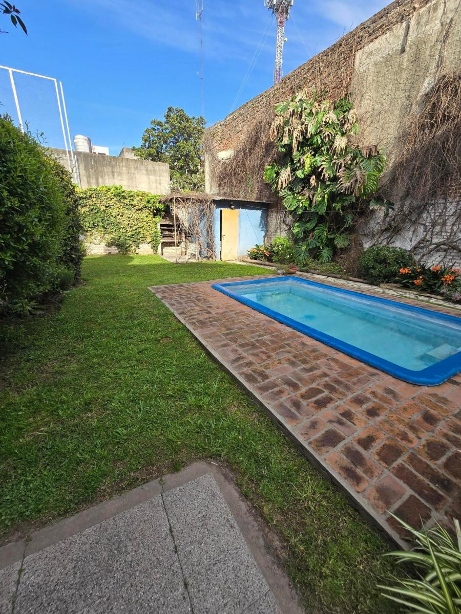 Venta en Bloque/ 2 Casas en Lote Propio con Pileta 3
