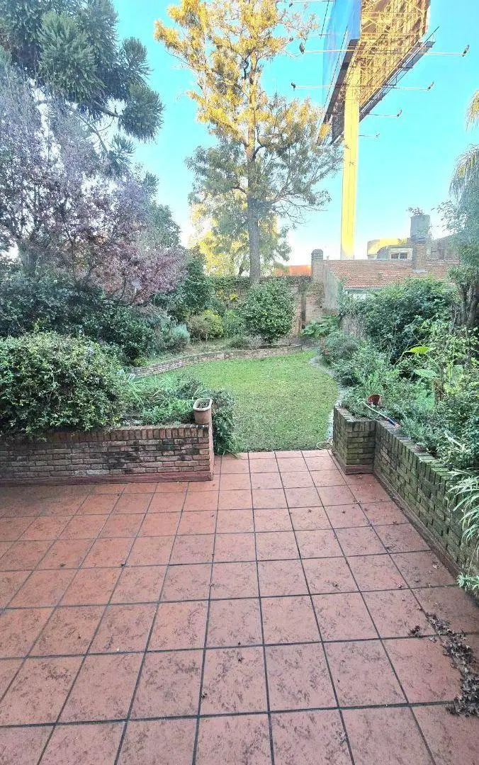 Excelente Casa en Lote Propio con Jardin 5