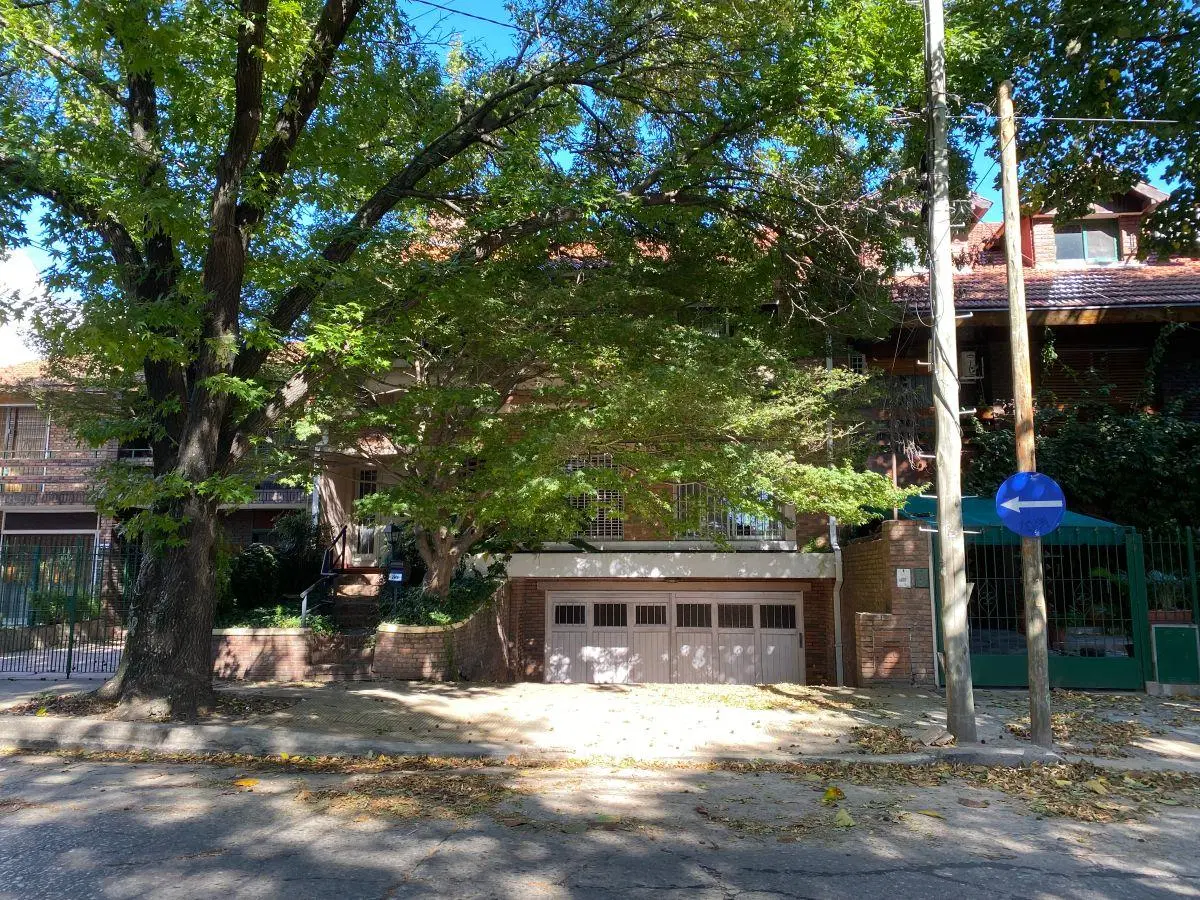 Excelente Casa en Lote Propio con Jardin 4