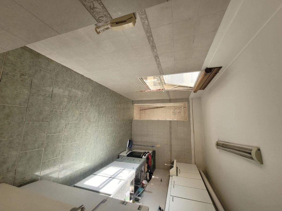 Foto de Excelente Dpto de 4 Amb C/ Bcon Cocina y Lav Separados, imagen 3