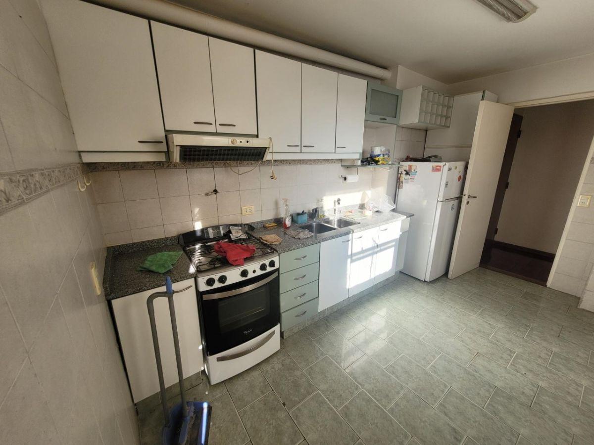 Foto de Excelente Dpto de 4 Amb C/ Bcon Cocina y Lav Separados, imagen 1