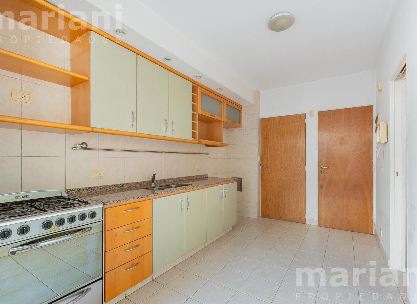 Foto de VENTA SEMIPISO 3 AMB dependencia c/cochera, baulera, balcón y patio., imagen 3