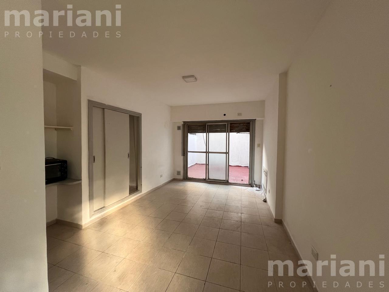 Foto de Gran ambiente con patio, 1er Piso - Apto Profesional - Lavalle y Junin, imagen 2