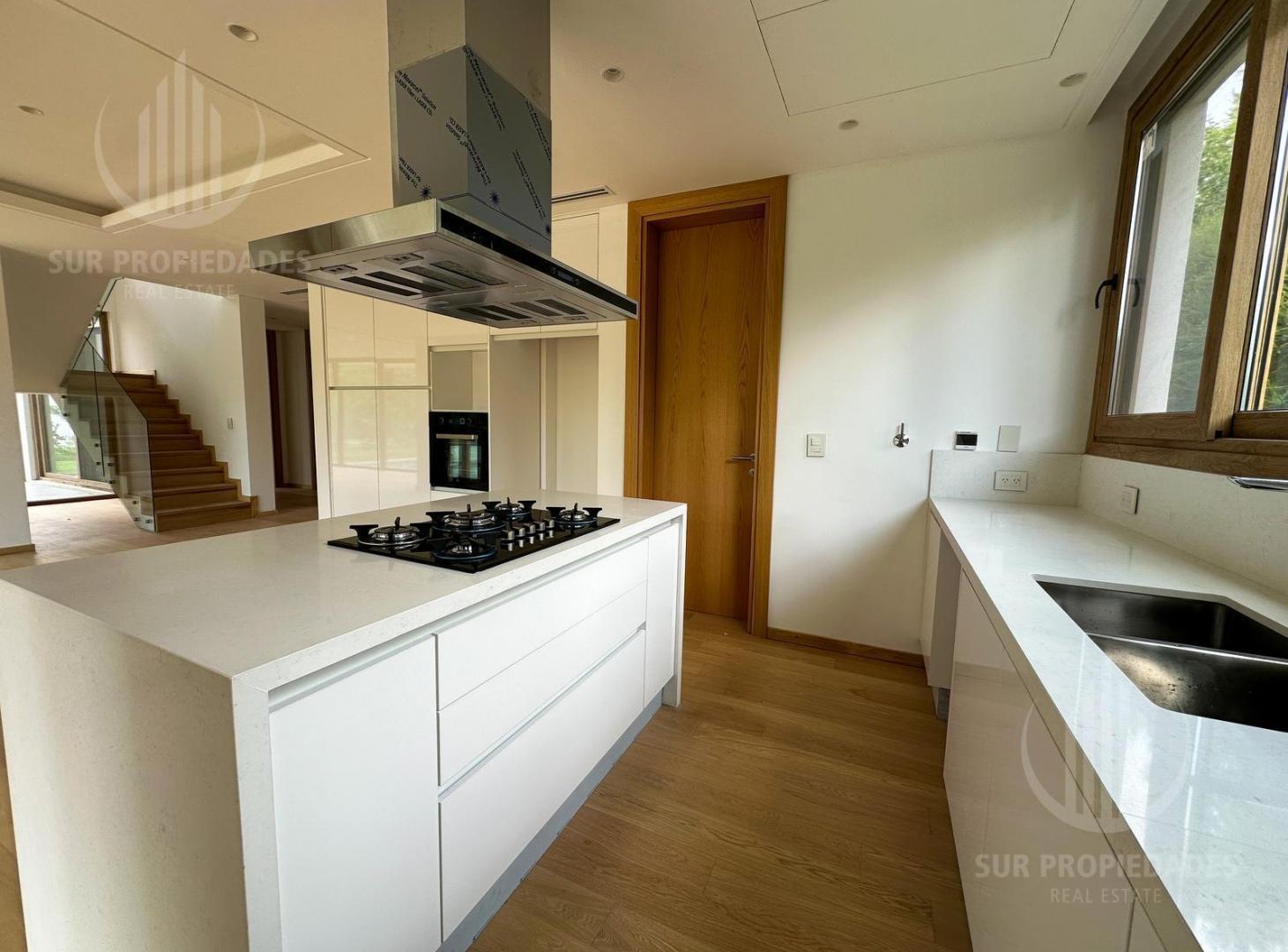 Foto de Casa a estrenar excelente ubicación dentro del Barrio, imagen 2
