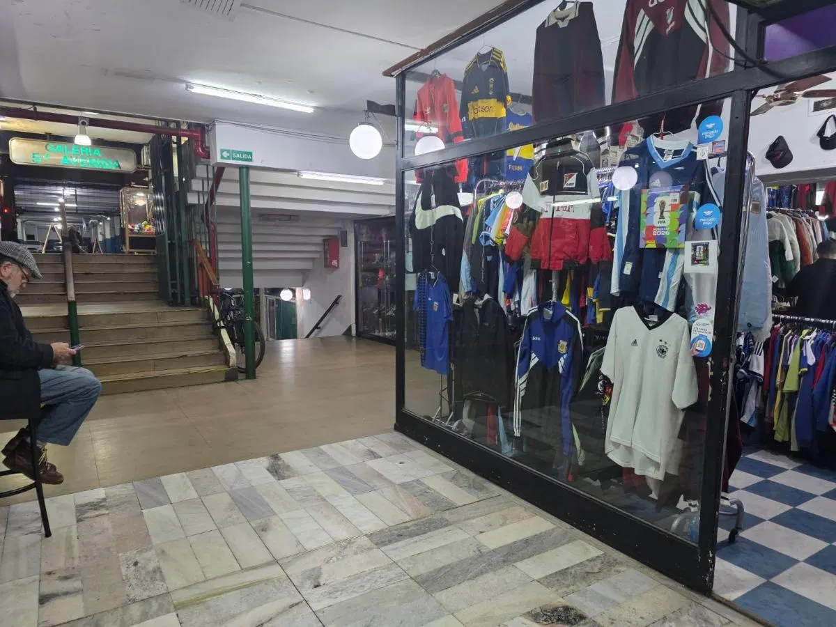 Alquiler local comercial en galeria 5ta Avenida - Recoleta 5