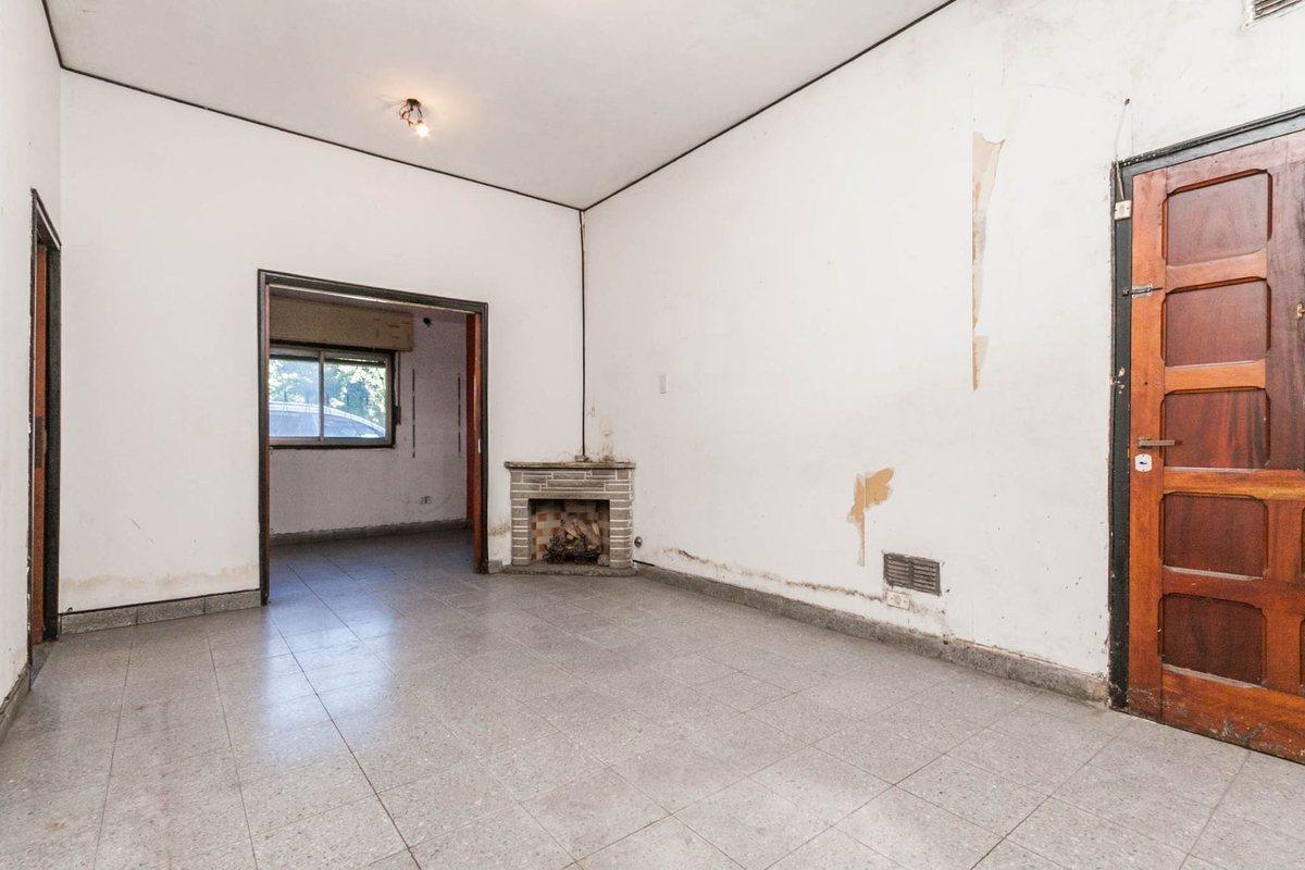 Venta PH Tipo Casa en Gerli con Patio a Reciclar 4